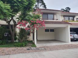 (+1) Casa Cumbres de San Gaspar, Zona 16