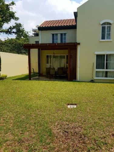 (+1) Casa Condado Naranjo, Zona 4, Mixco — foto 1