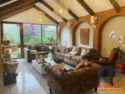 Casa de 435 m2 de construcción, en Venta Zona 15