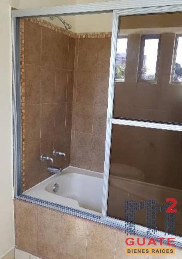 Casa de 500 m2 de construcción, en Renta, Zona 14 — foto 11