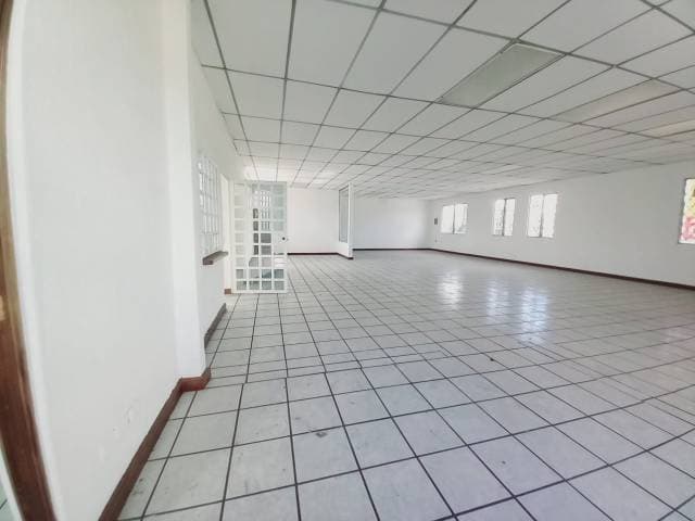 Local Comercial Sobre Calzada Aguilar Batres z.12 — foto 4