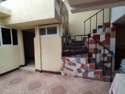 Propiedad en Venta de 5 Apartamentos y 1 Local en Mixco
