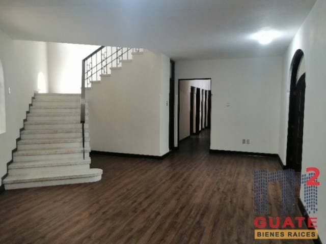 Casa de 385 m2 de construcción, en Venta, Zona 10 — foto 2