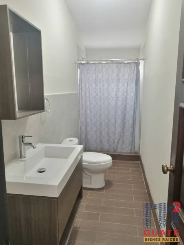 Casa de 385 m2 de construcción, en Venta, Zona 10 — foto 9
