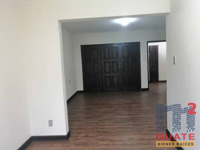 Casa de 385 m2 de construcción, en Venta, Zona 10 — foto 12