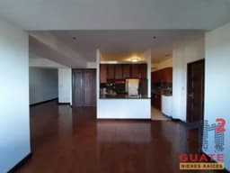 Apartamento de 122 m2 de construcción en Renta, Zona 15