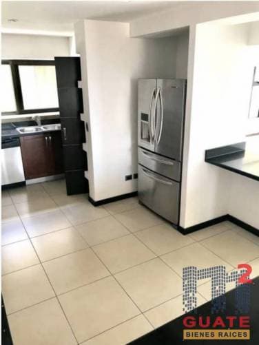 Casa de 350 m2 de construcción en Renta, Zona 13 — foto 1