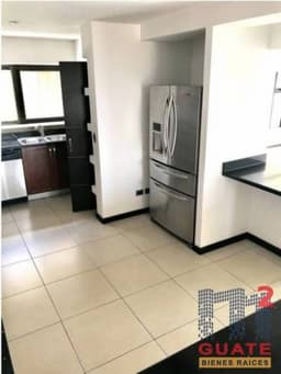 Casa de 350 m2 de construcción en Renta, Zona 13