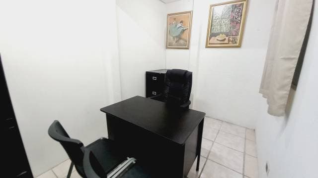 Oficina Individual en Renta en Calzada Roosevelt — foto 1