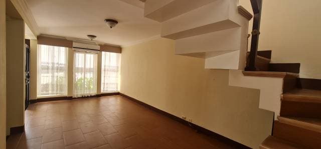 RENTO AMPLIA CASA EN ZONA 11 LAS CHARCAS — foto 2