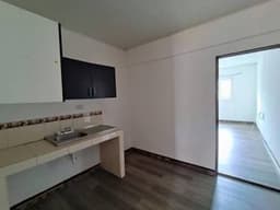 Propiedad en Venta de 5 Apartamentos y 1 Local en Mixco
