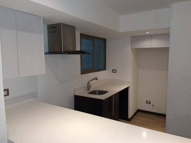 APARTAMENTO EN VENTA ZONA 15 — foto 3