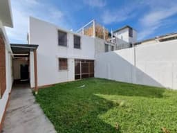 Casa en Venta en Jardines de la Asunción Zona 5 Ciudad