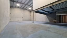 Alquilo Ofibodega en Zona 18 La Modena