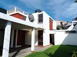 HERMOSA CASA EN VENTA JARDINES DE LA ASUNCIÓN ZONA 5