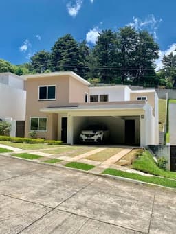 CASA EN VENTA EN LA FONTANA CARRETERA A EL SALVADOR