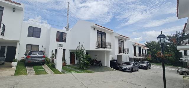 CASA EN VENTA EN SAN CRISTOBAL CERRO AZUL MIXCO — foto 1