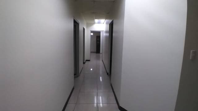 Renta Oficina Tabicada zona 9 — foto 3