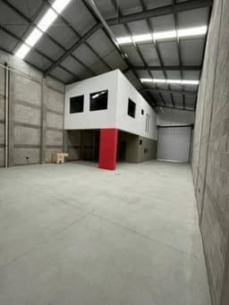 OFIBODEGA DE 204 MT2 EN RENTA, NARANJO ZONA 4 DE MIXCO