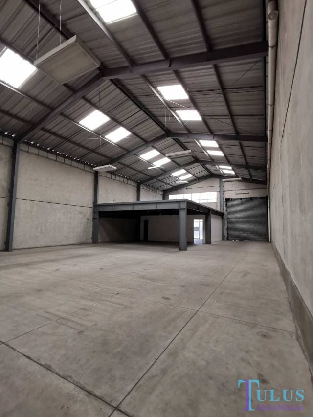 Ofibodega en renta — foto 1