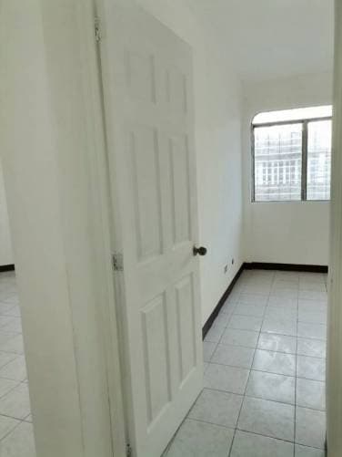 Se alquila apartamento en zona 5 — foto 1