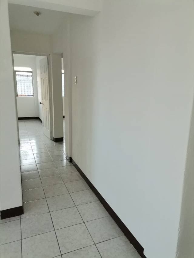 Se alquila apartamento en zona 5 — foto 4