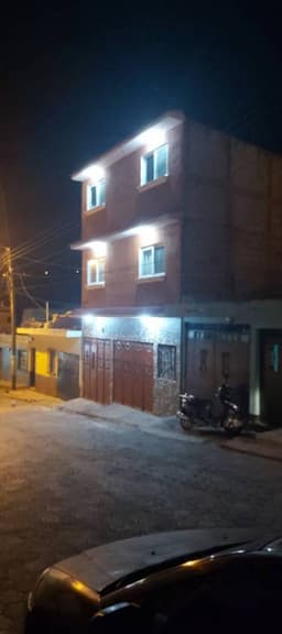 vendo casa de tres niveles con estilo colonial