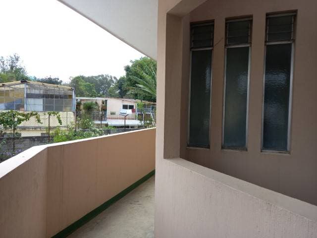Apartamento en Renta Zona 10, segundo nivel con balcón — foto 5