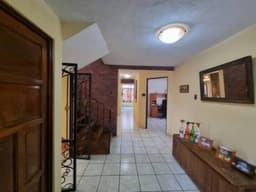 Casa en Venta Las Majaditas, acceso por Zona 11 Charcas