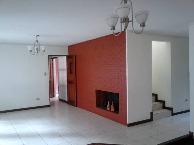 CITYMAX DIAMOND VENDE LINDA CASA EN FRAIJANES CARRETERA AL SALVADOR — foto 4