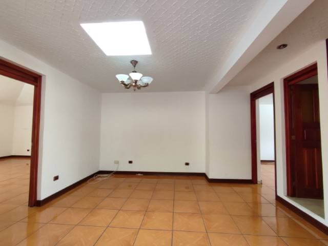 Casa en Venta Balcones de San Cristóbal, Guatemala — foto 4