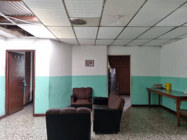 Local y Bodega en Renta cerca de Calzada Roosevelt — foto 2