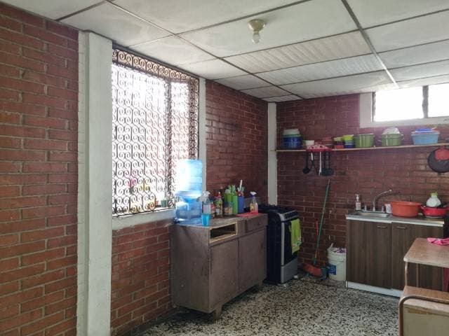 Local y Bodega en Renta cerca de Calzada Roosevelt — foto 4