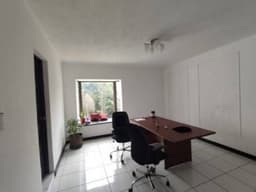 Oficina en Renta Zona 15 adentro de casa comercial