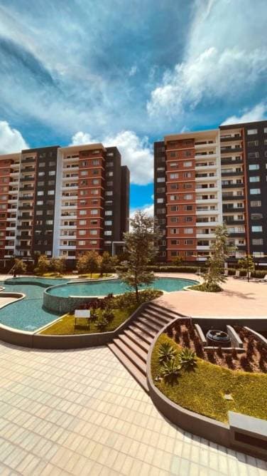 ¡HERMOSO APARTAMENTO EN ZONA 14, GUATEMALA! — foto 1