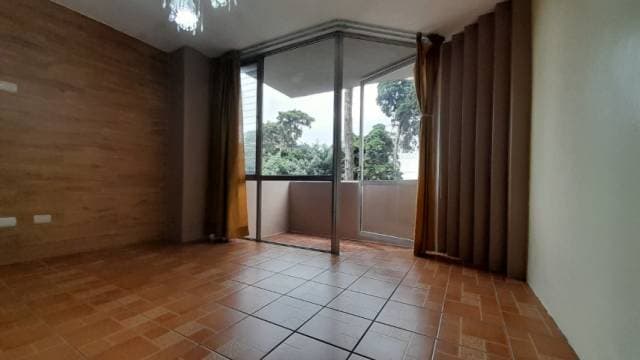 Apartamento en Renta Zona 10 Ciudad, con 2 balcones — foto 4