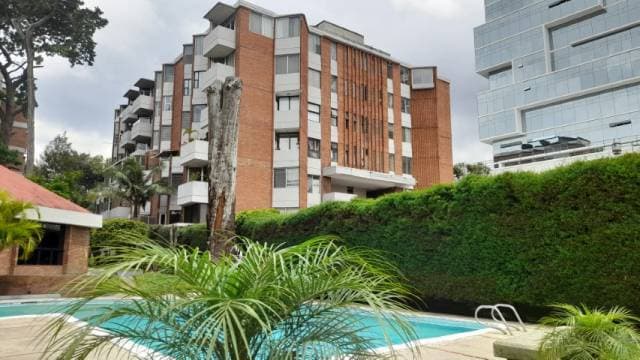 Apartamento en Renta Zona 10 Ciudad, con 2 balcones — foto 7