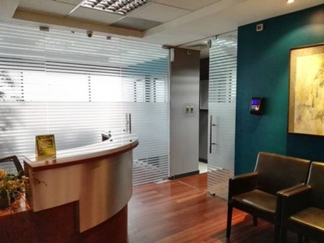 Oficina en alquiler en zona 10 — foto 1