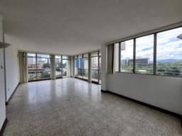 RENTO APARTAMENTO AMPLIO EN ZONA 10, EDIFICIO SANTA CLARA