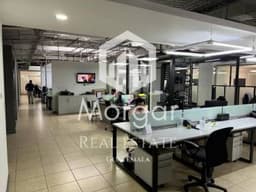 Oficina en zona 13 de 800 mts en alquiler