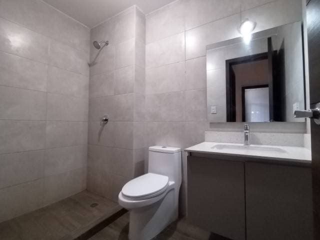 Apartamento en Renta Zona 10 cerca de Los Próceres — foto 11