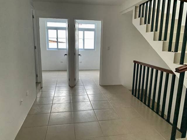 En alquiler hermosa casa de tres niveles — foto 4