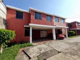 RENTO CASA AMPLIA EN SECTOR DE BALCONES V