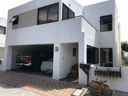 HERMOSA CASA EN RENTA SANTUARIA MUXBAL