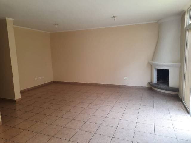 Casa Alquiler / Quinta Los Encinos 2 / Mixco — foto 2