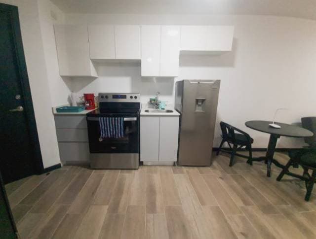 Apartamento Amueblado en Renta Zona 11, Edificio Viró — foto 3
