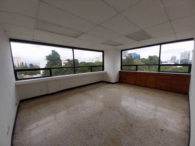 Oficina en Renta rn Centro Empresarial zona 10 — foto 5