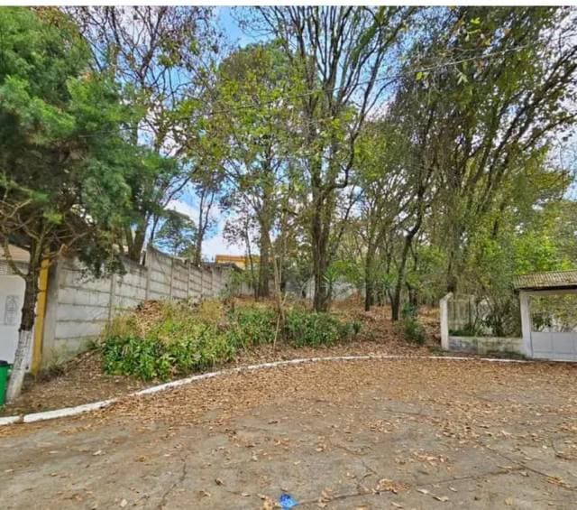 Terreno semi plano 1417 m2 zona 6 Mixco — foto 1