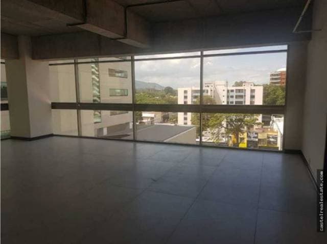 Rento Oficina nueva en zona 10 — foto 3