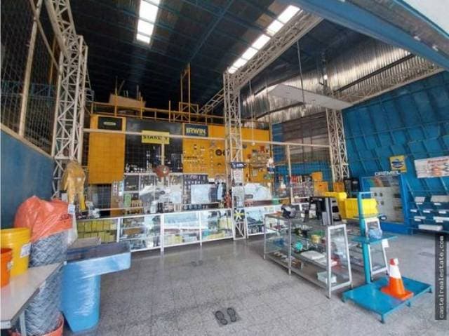 Local comercial y bodega en renta sobre la interamericana — foto 3